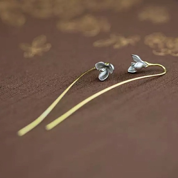 Minimalist Three Petal Flower Oriental Earrings - Picture 6 of 6